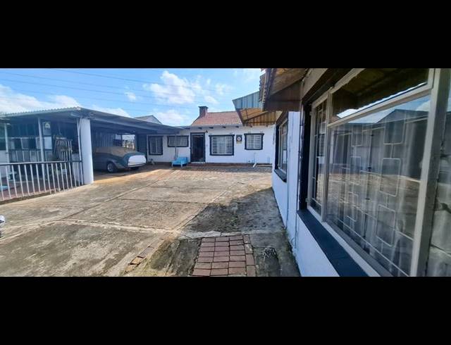 5 BEDROOM HOUSE FOR SALE IN MANOR